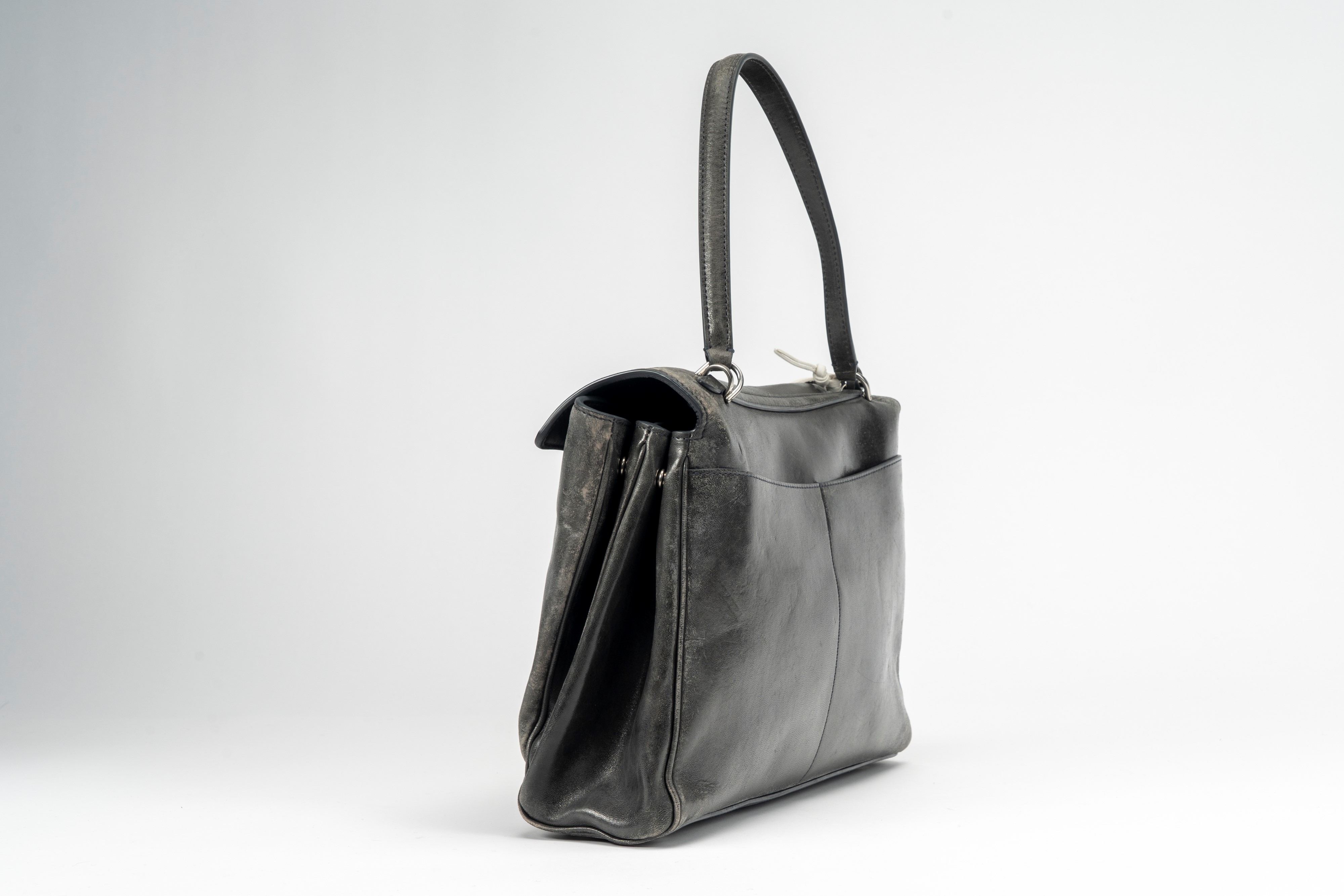 Balenciaga - Borsa Rodeo, effetto used in pelle grigia con doppia tracolla e charms