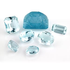 Lotto di sette acquemarine in cartina per totale ct 30,95