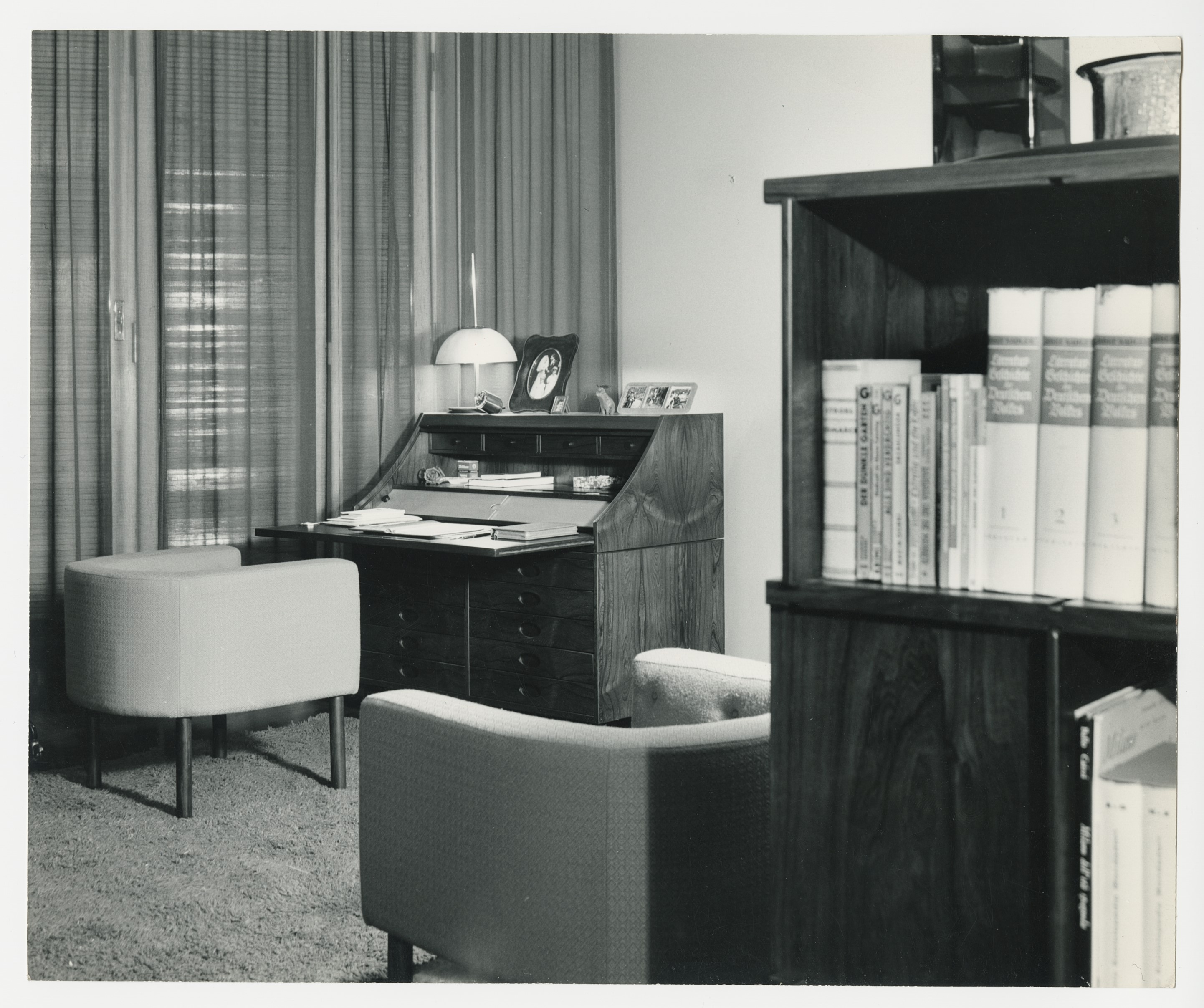 Scrivania modello no. 807, per Casa PBH