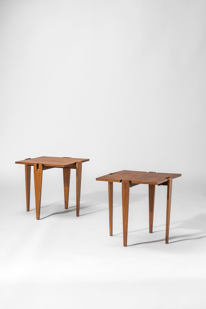 Coppia di tavolini impilabili