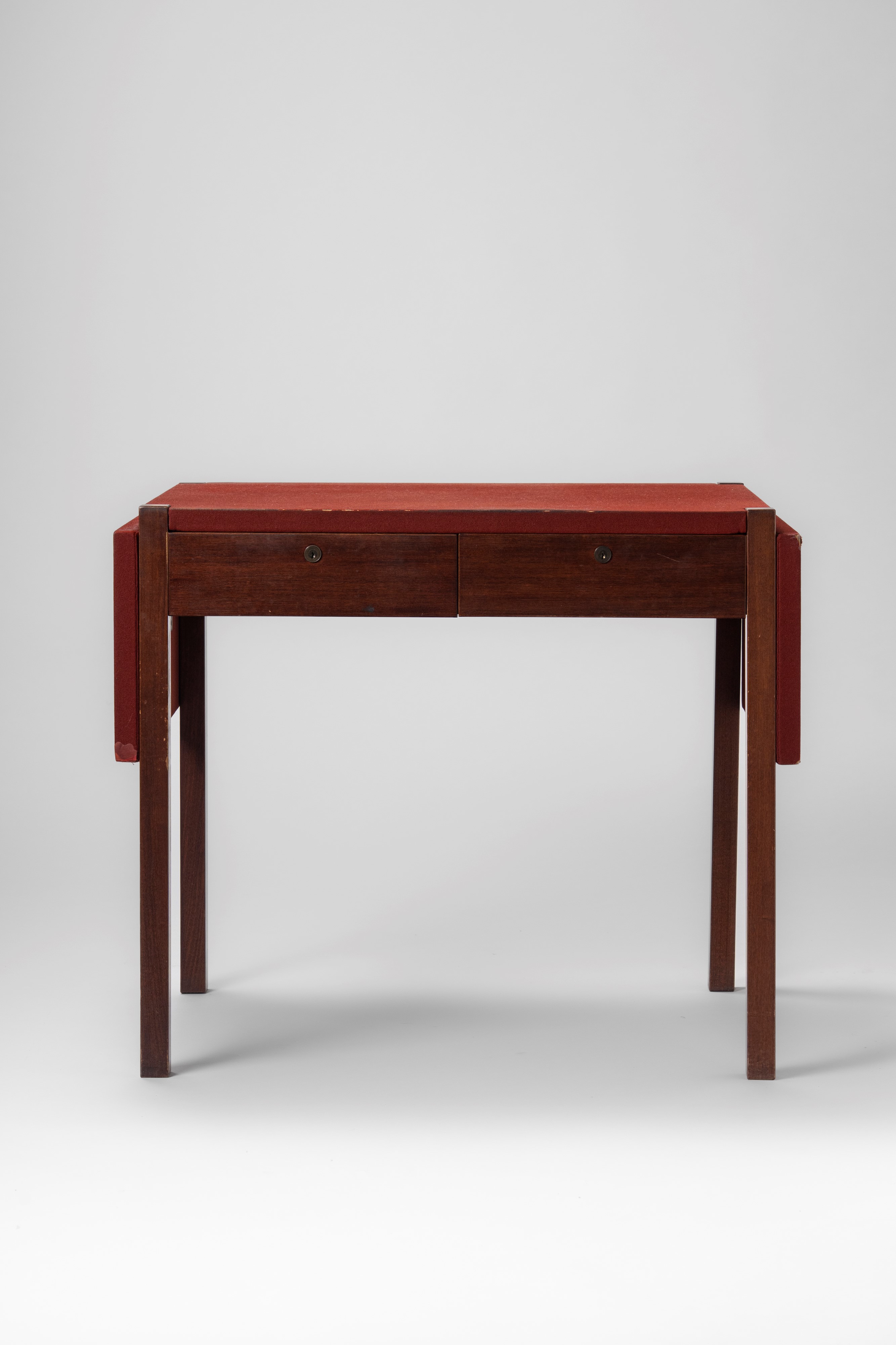 Manifattura Italiana - Scrivania estensibile, elementi in legno e ottone, panno, 1960 circa