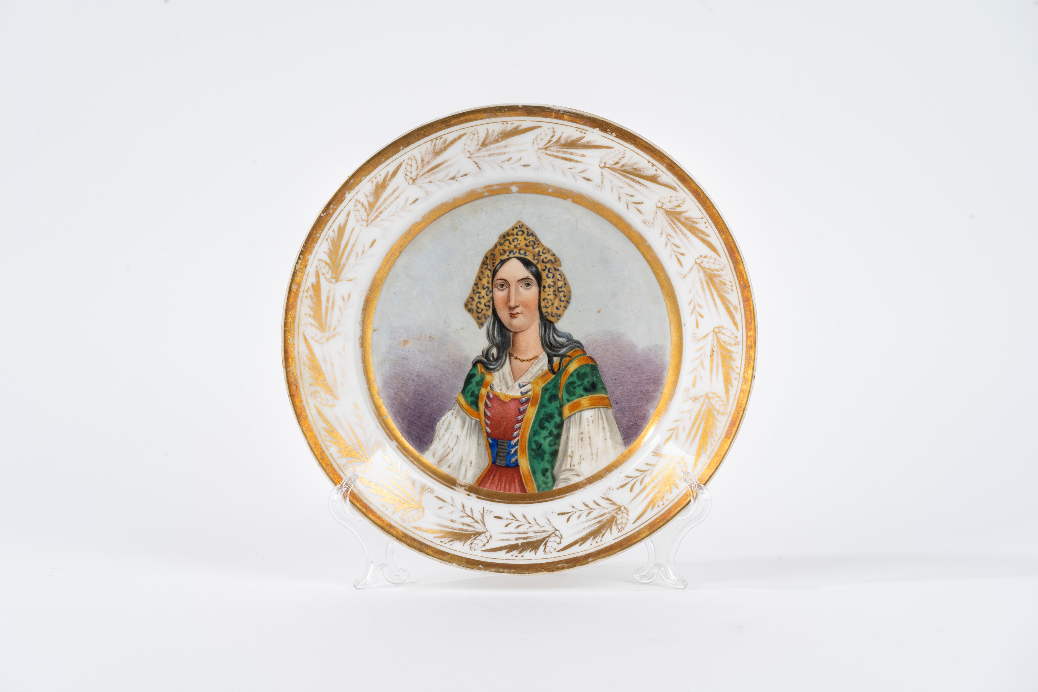 Quattro Piatti in Porcellana Policroma con Personaggi in Abiti Orientali, Secolo XIX