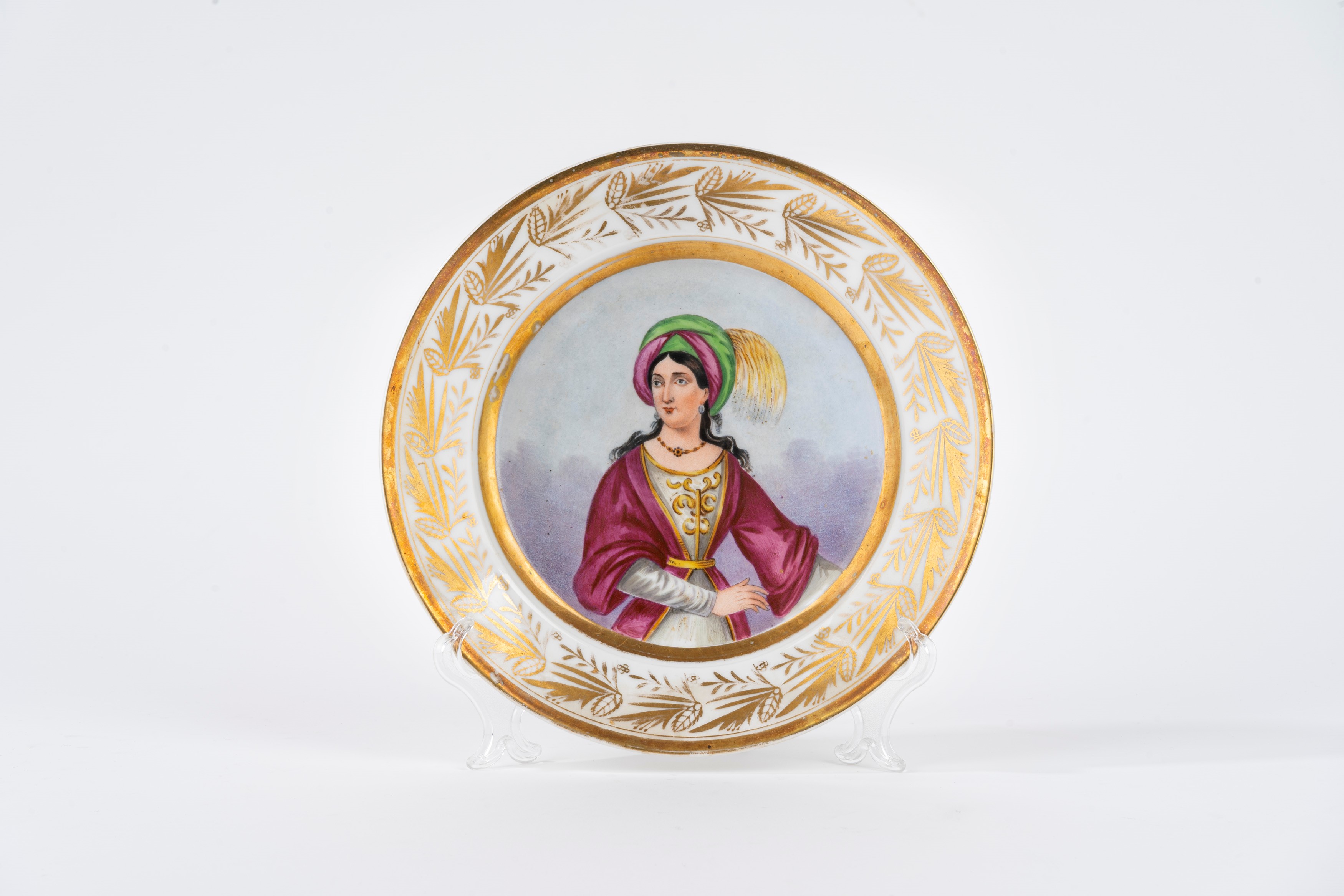 Quattro Piatti in Porcellana Policroma con Personaggi in Abiti Orientali, Secolo XIX