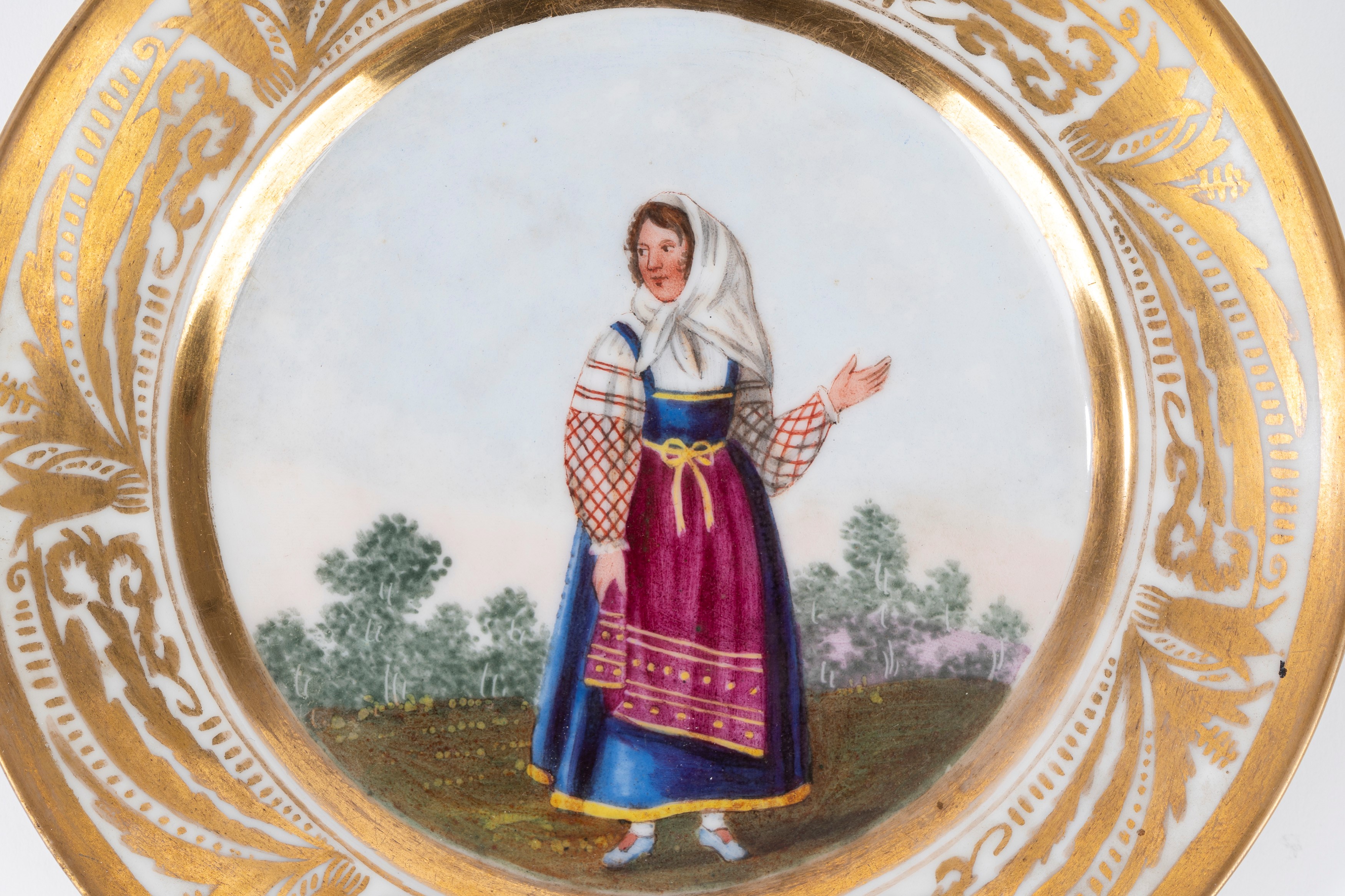 Sei Piatti in Porcellana Policroma con Personaggi in Costume Popolare Abruzzese, Napoli Secolo XI...