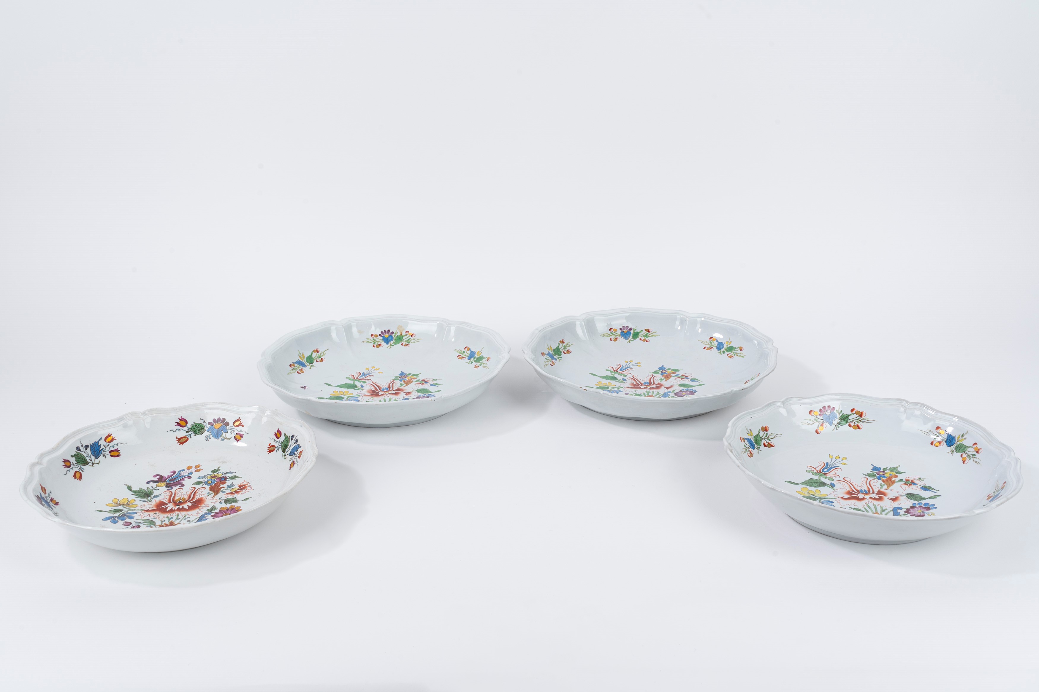 Quattro Piatti da Portata in Maiolica con Decoro al Tulipano, Manifattura Ginori Secolo XIX