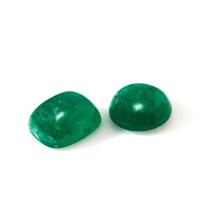 Lotto di due smeraldi in cartina per totale ct 26,01