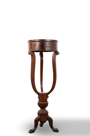 Walnut drum-shaped gueridon, Southern Italy, 19th century