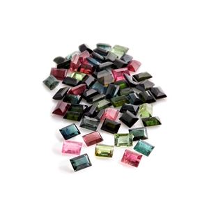 Lotto di tormaline verdi, rosa e blu in cartina per totale ct 66,16