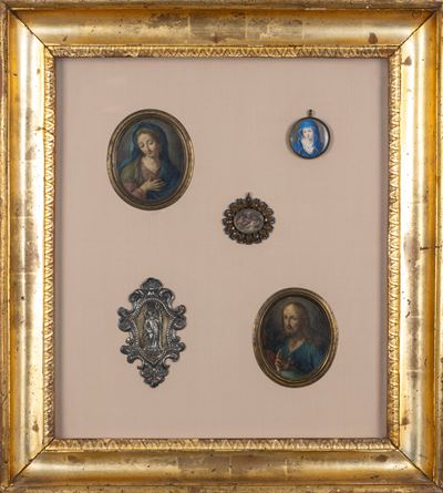 Cornice in Legno Intagliato e Dorato Contenente Quattro Miniature e una Placchetta in Argento, It...