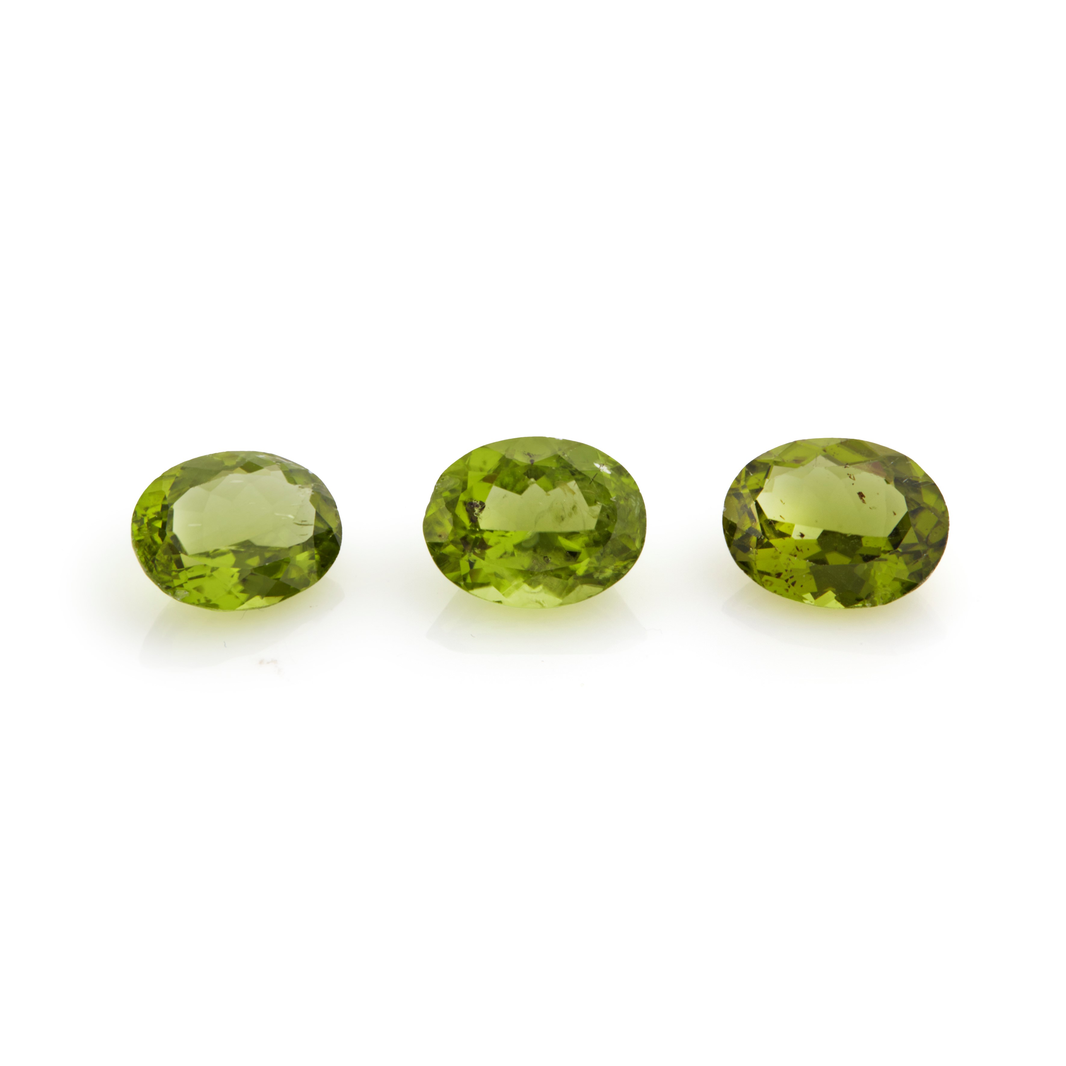 Lotto di tre peridoti in cartina per totale ct 19,85 | Gemme / Tutti i ...
