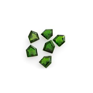 Lotto di sei diopsidi verdi in cartina per totale ct 6,60