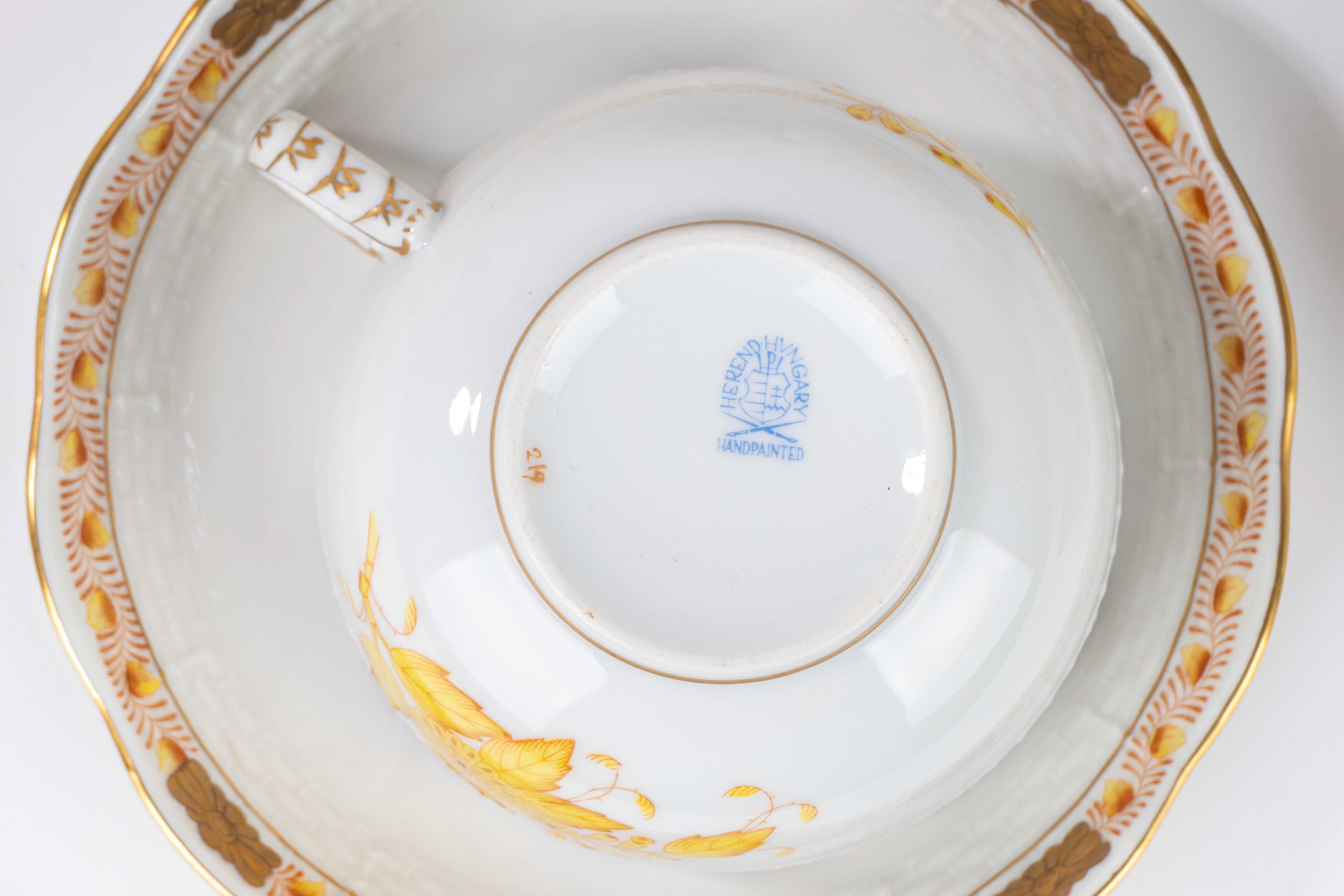 Servizio da Tè in Porcellana Bianca e Gialla con Bordo Mosso, Herend