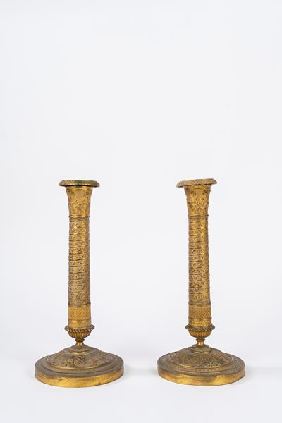 Coppia di Candelieri Impero in Bronzo Dorato a Colonna Coclide, Secolo XIX