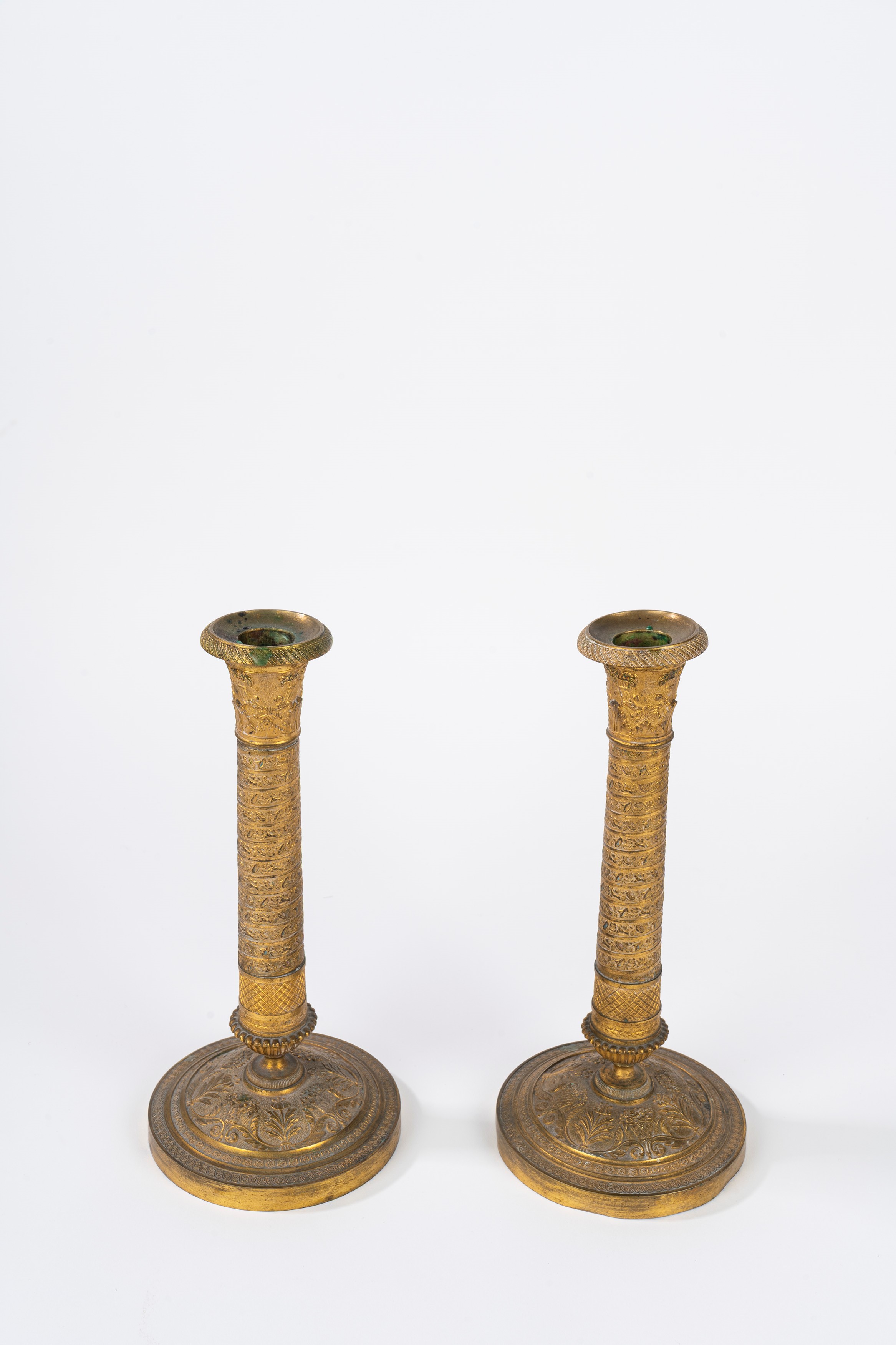 Coppia di Candelieri Impero in Bronzo Dorato a Colonna Coclide, Secolo XIX