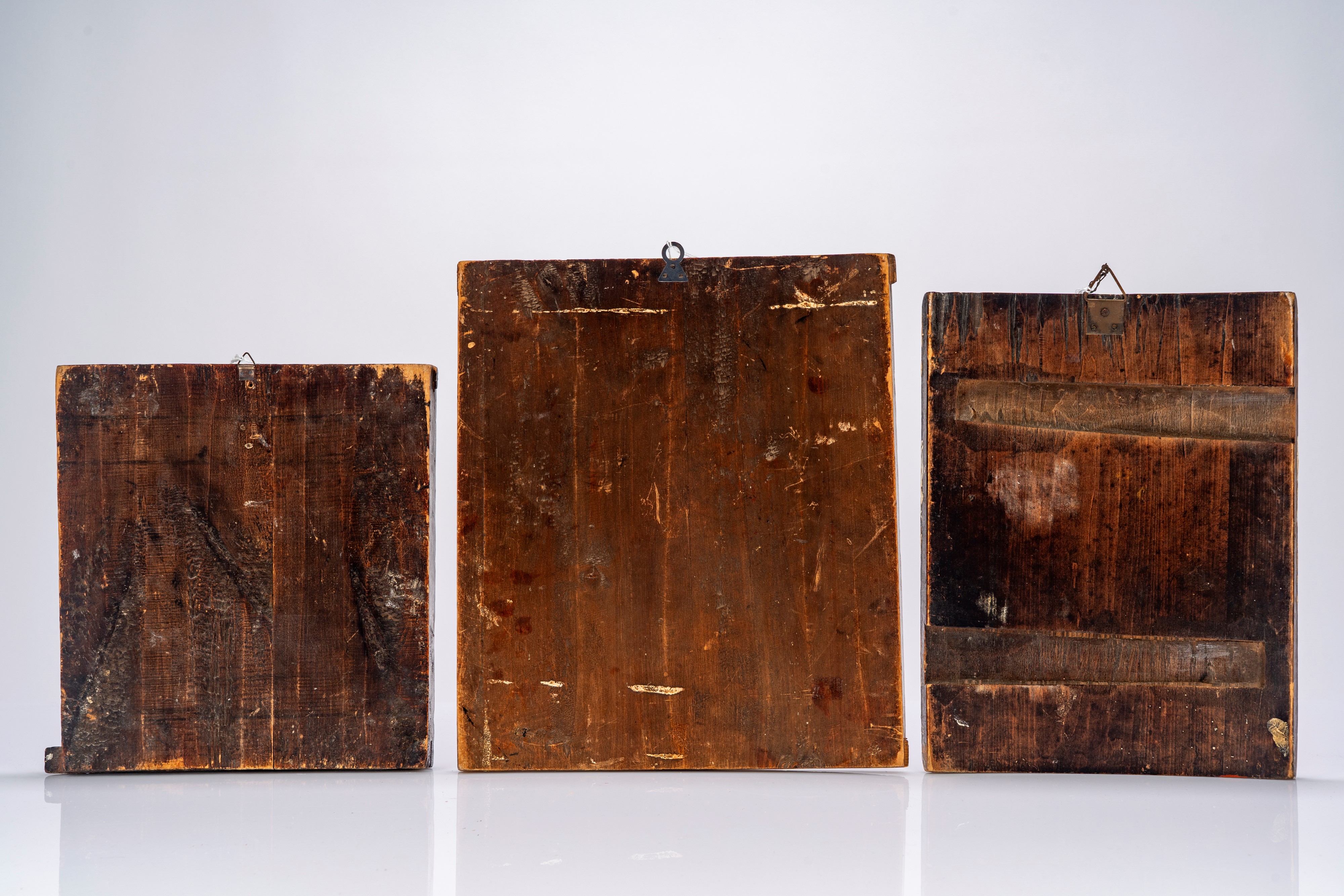 Lotto di tre icone su tavola raffiguranti Cristo benedicente, la Madonna della Deesis e una quadr...