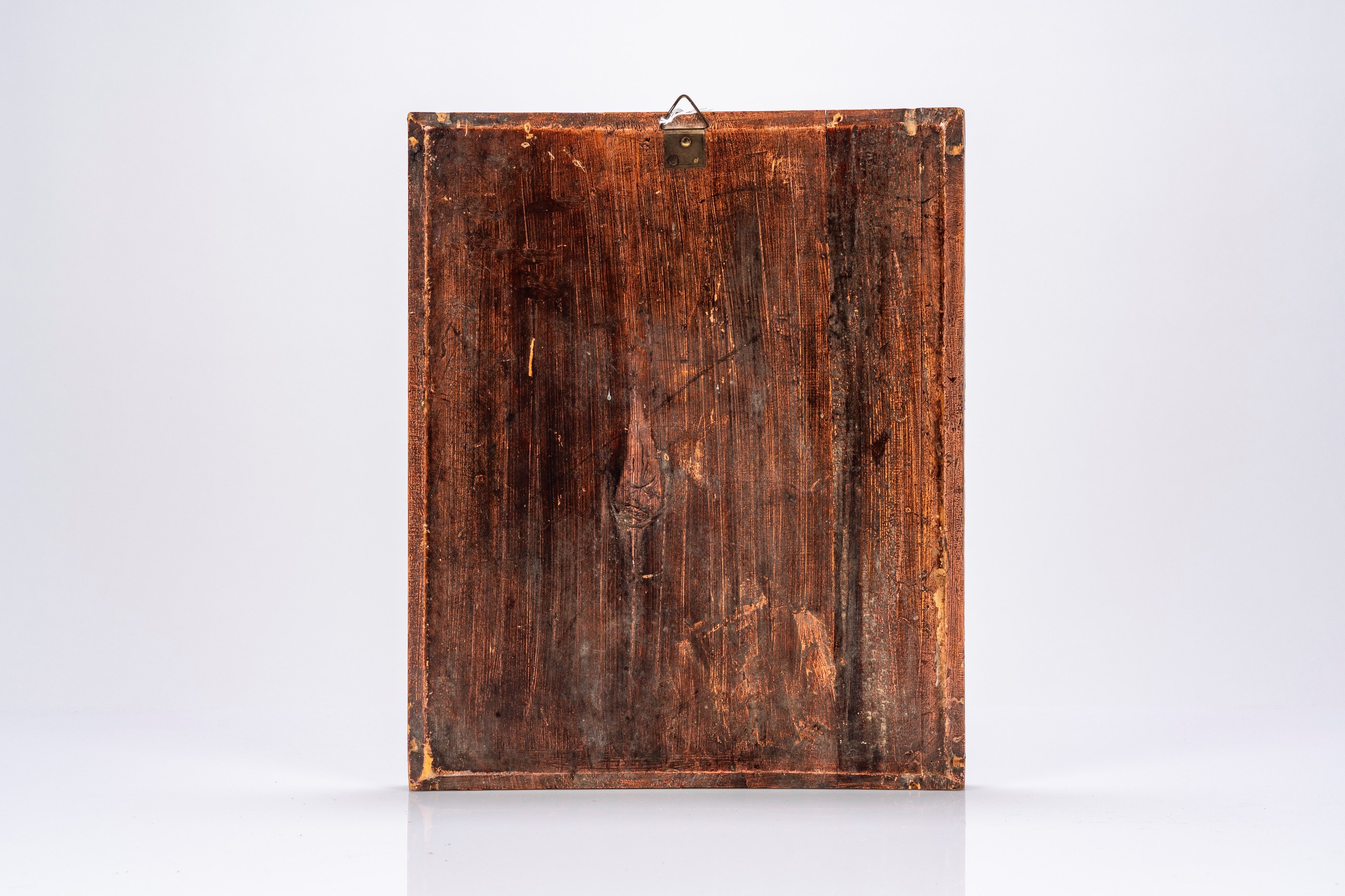 Icona stauroteca su tavola con Cristo crocifisso in metallo tra santi. Russia, XIX secolo