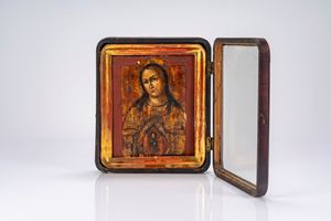 Icona a tempera su tavola raffigurante la Vergine del Segno, entro teca lignea con anta apribile in vetro.  Russia, XIX secolo