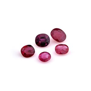 Lotto di rubini in cartina per totale ct 3,87