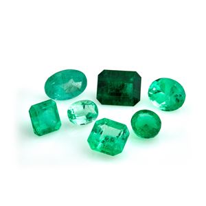 Lotto di smeraldi in cartina per totale ct 8,12