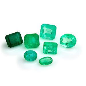 Lotto di smeraldi in cartina per totale ct 10,46