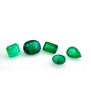 Lotto di smeraldi in cartina per totale ct 4,11