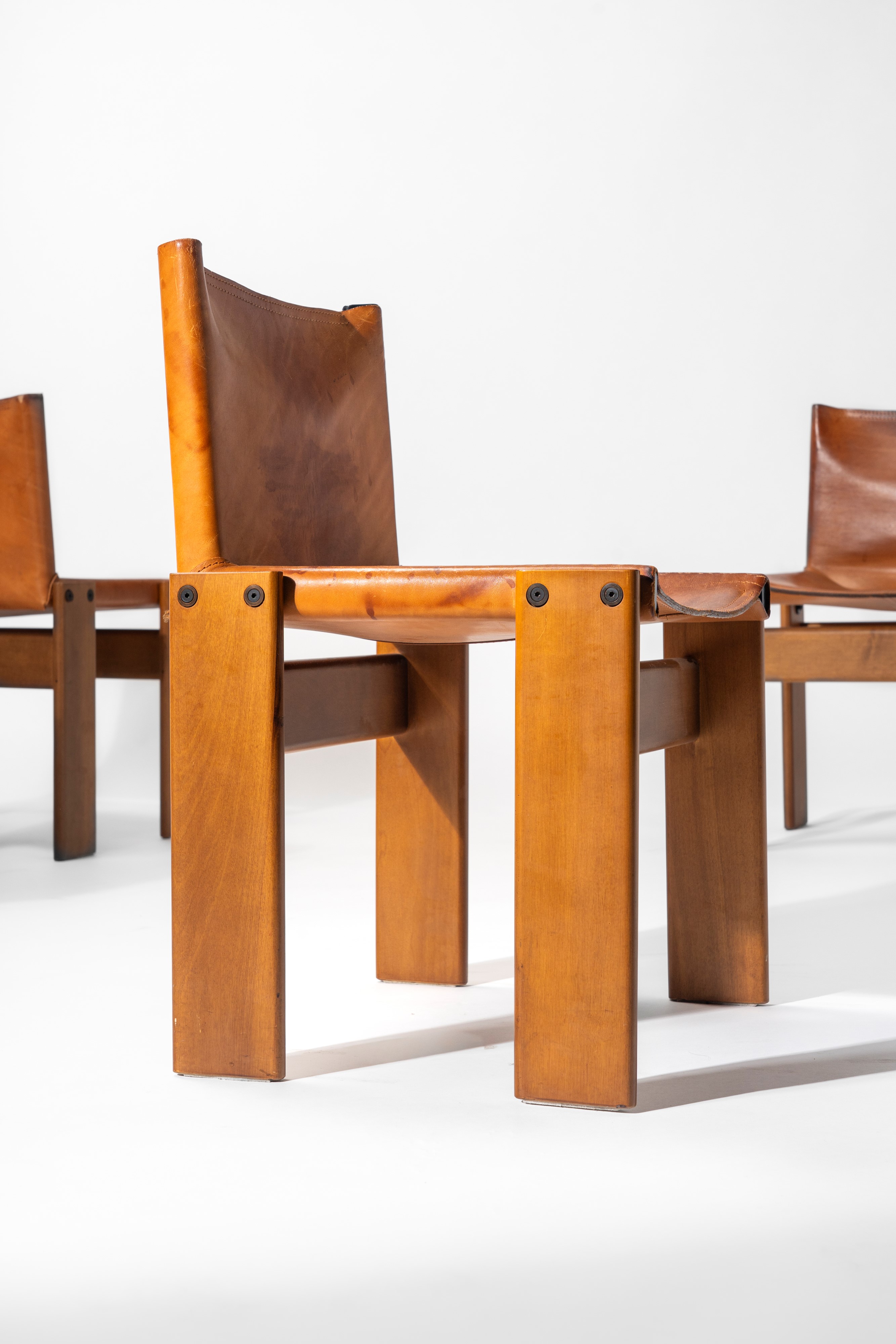 Quattro sedie modello Monk