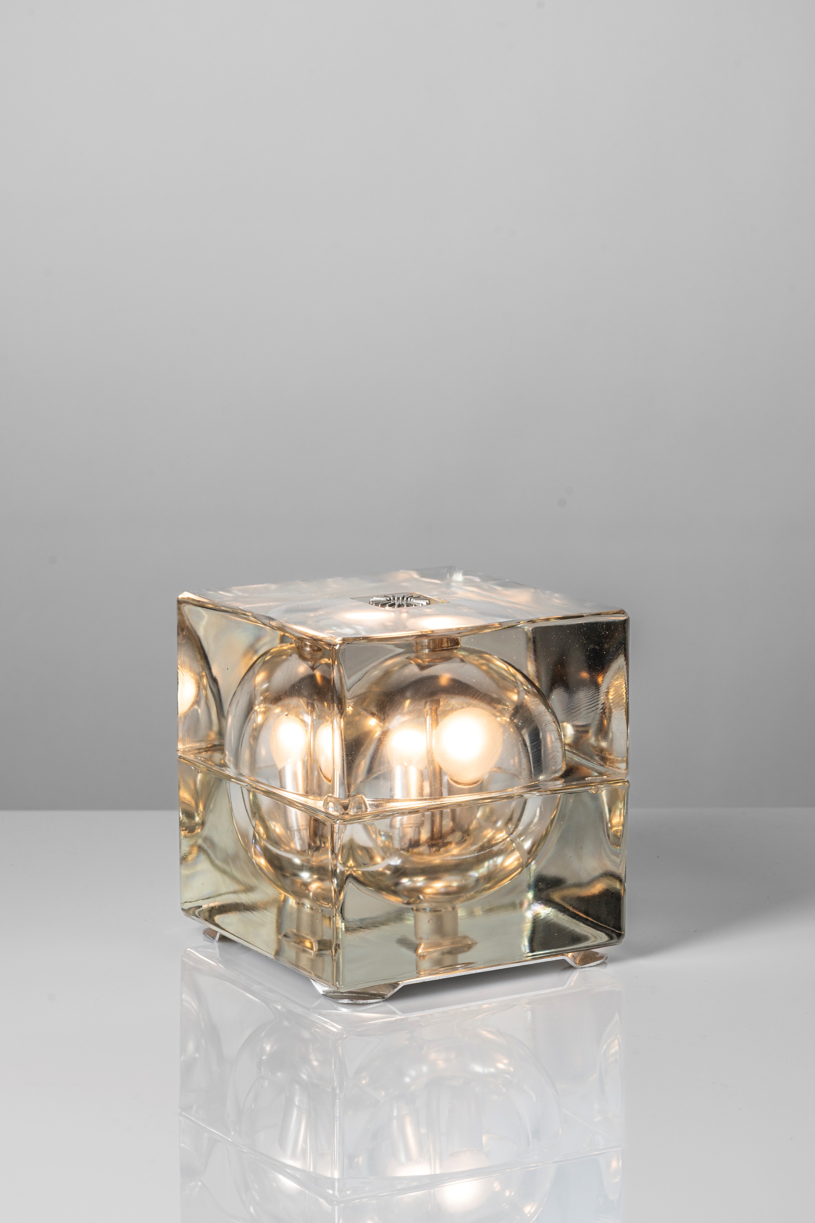 Lampada da tavolo modello 'Cubosfera'