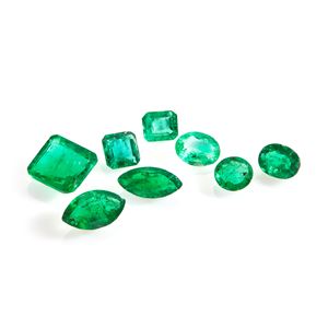 Lotto di smeraldi in cartina per totale ct 4,68