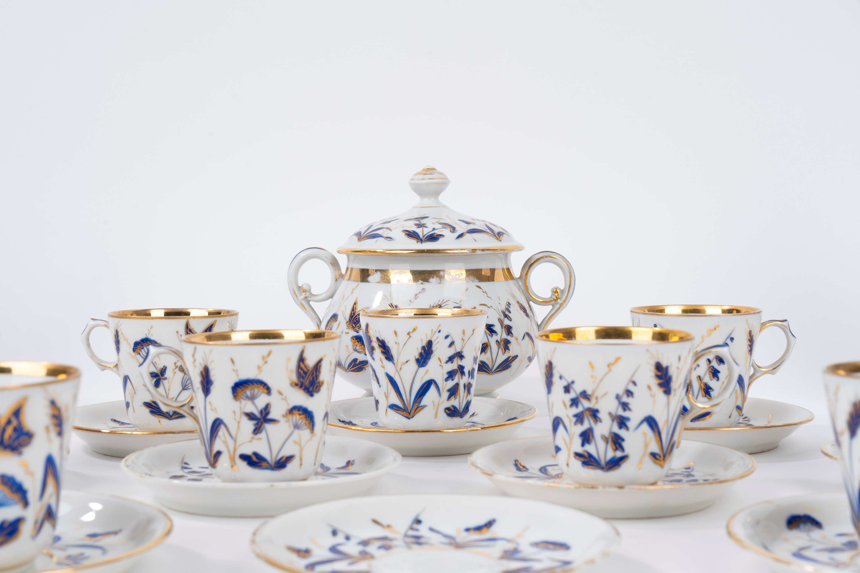Servizio in Porcellana Bianca con Decori Blu e Oro, Inizi Secolo XX