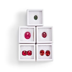 Lotto di tormaline rosse e verdi in cartina per totale ct 20,91