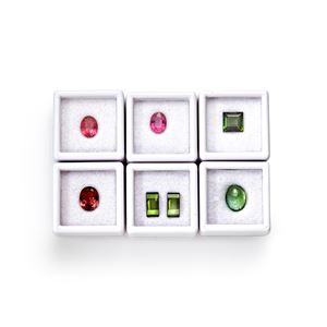 Lot of pink and green tourmalines in paper for a total of 15.98 ct