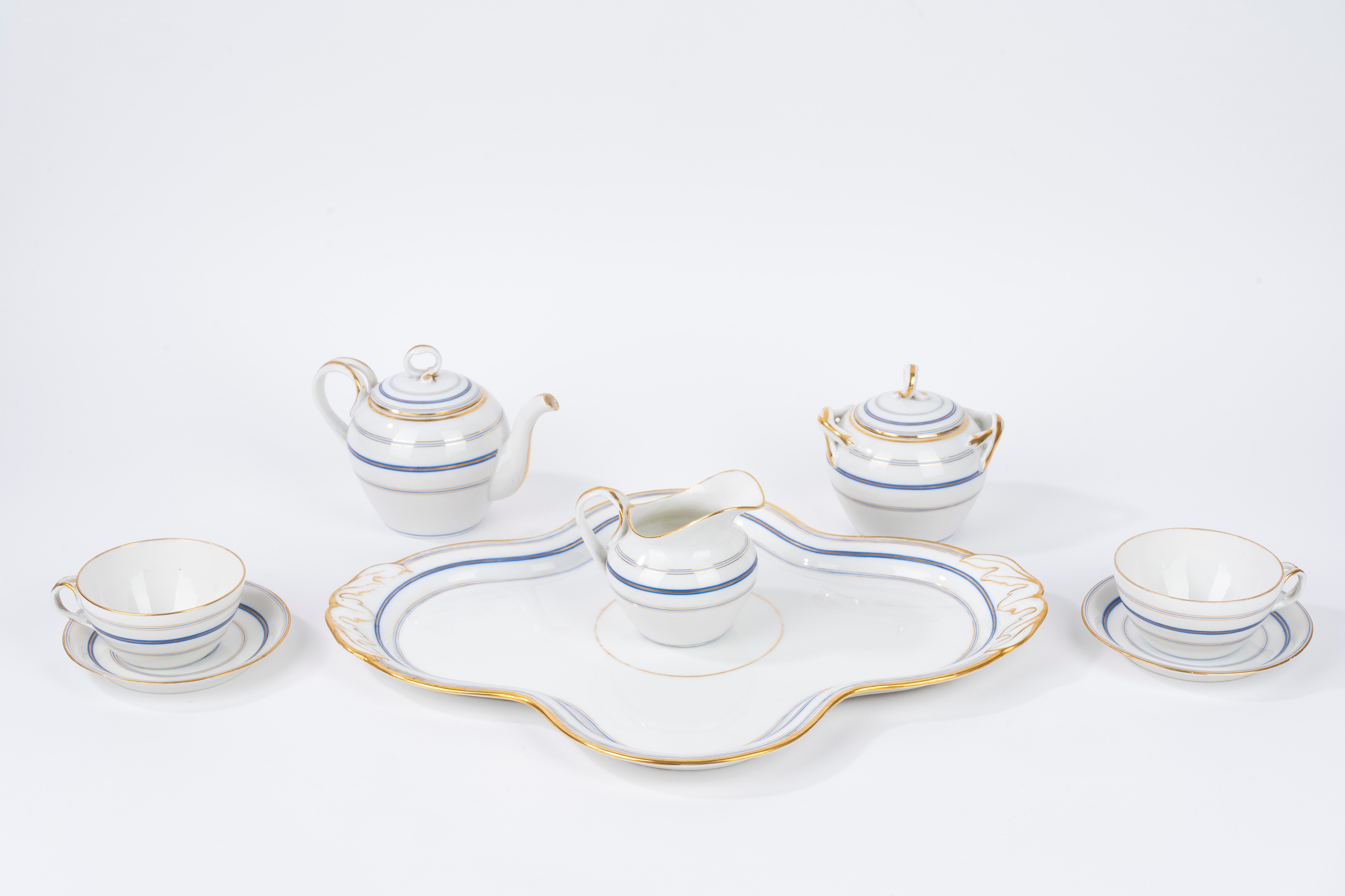 Servizio Tête-à-tête in Porcellana Bianca con Decoro a Righe Blu e Oro, Inizi Secolo XX