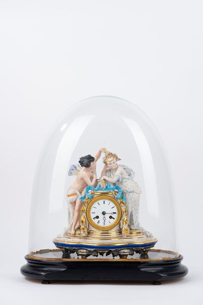 Pendola da Tavolo in Biscuit con Flora e Zefiro, Francia, Luigi Filippo, Secolo XIX