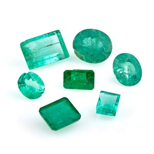 Lotto di smeraldi in cartina per totale ct 14,86