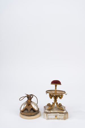 Lot consisting of a jewelry box and a bell in brass and mother-of-pearl, 19th century