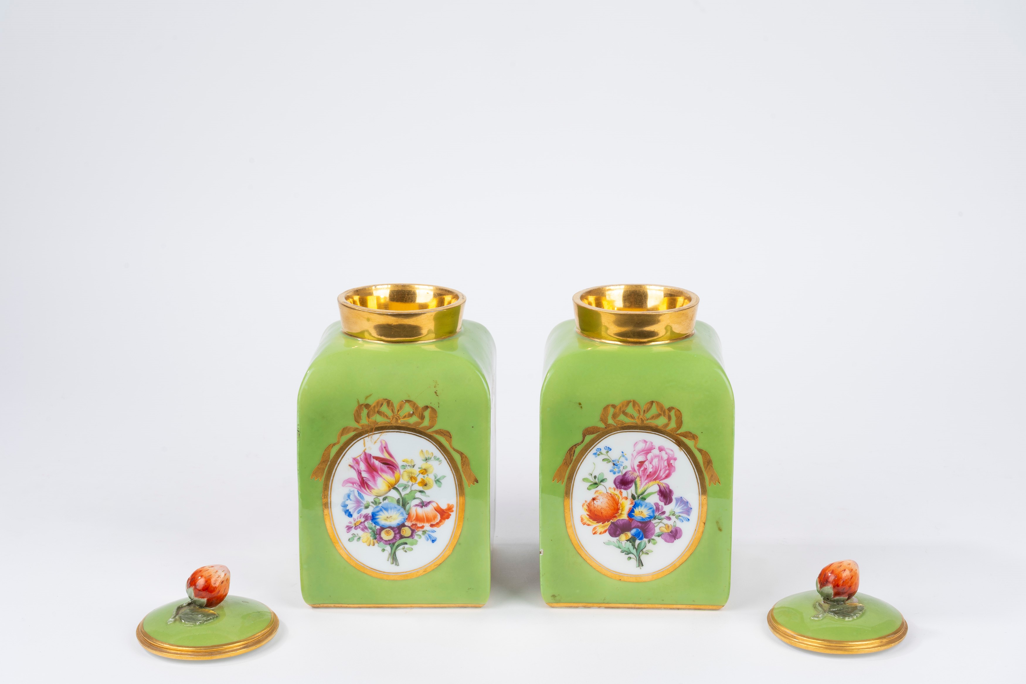 Coppia di Potiches in Porcellana Policroma, Meissen Secolo XIX