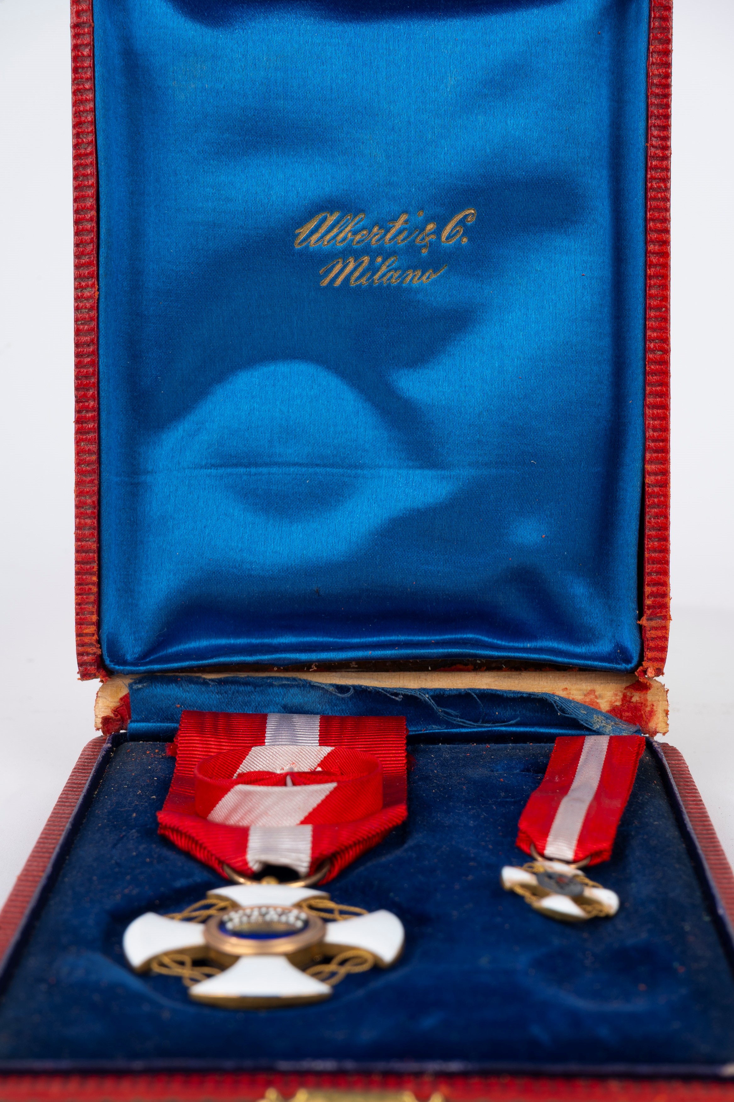 Onorificenza Ordine della Corona d’Italia entro astuccio in cuoio con monogramma coronato del Re ...