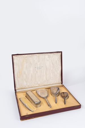 Silver dressing table set, Genoa, first half of the 20th century