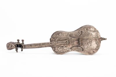 Scatola a forma di violino, argento, Germania, secolo XX