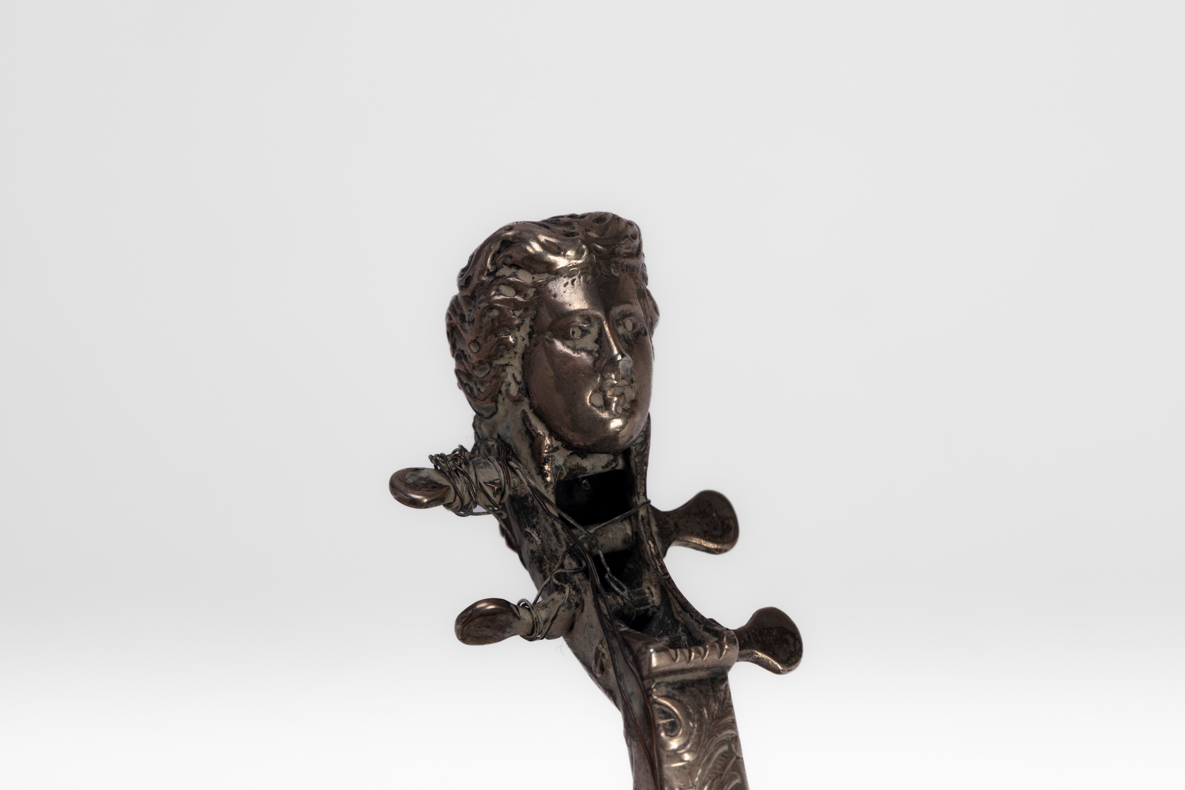 Scatola a forma di violino, argento, Germania, secolo XX
