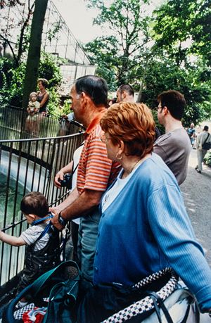 Family in Antwerp Zoo dal porfolio Biennale Venezia 2003 pubblicato da Edition Schellmann, Monaco – New York