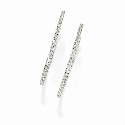 Orecchini in oro bianco 18K con diamanti taglio brillante, circa ct 6,00