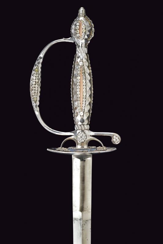 Raro spadino gentilizo ornato con brillanti