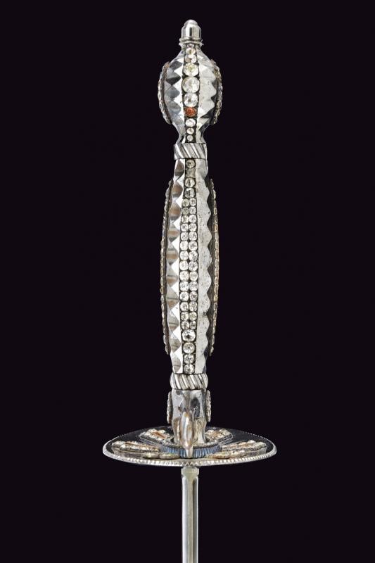 Raro spadino gentilizo ornato con brillanti