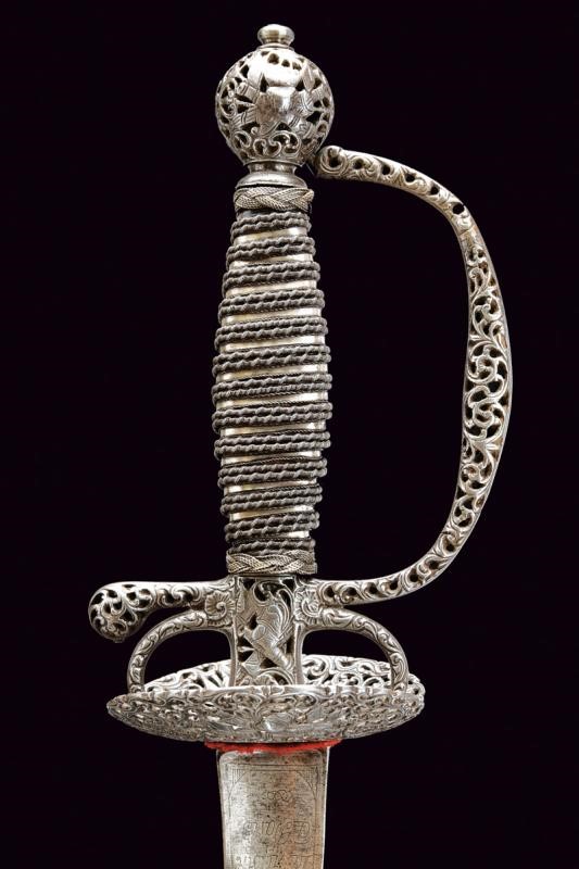 Bellissimo ed elegante spadino con fornimenti traforati