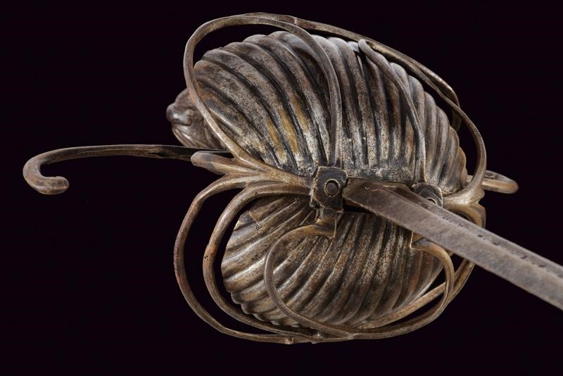 Elegante spada da lato a tre ponti