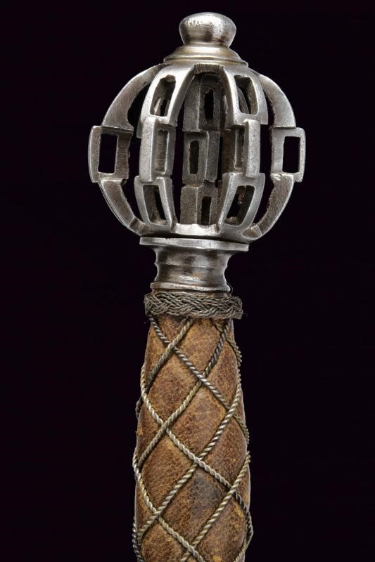 Spada da lato con decorazioni a catena