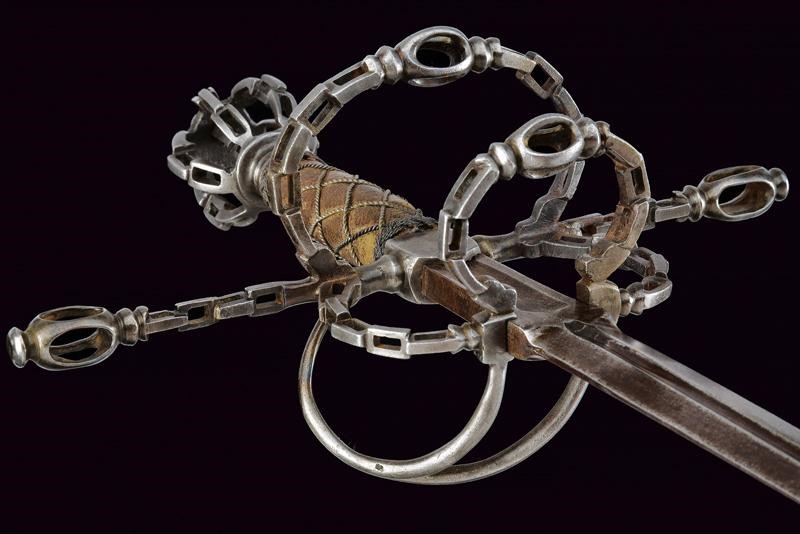 Spada da lato con decorazioni a catena