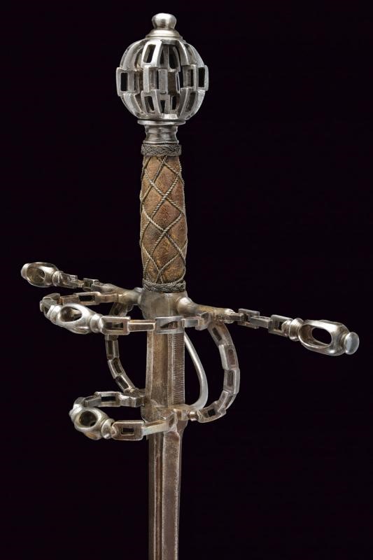 Spada da lato con decorazioni a catena