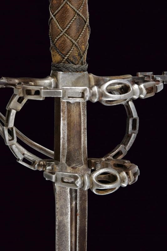 Spada da lato con decorazioni a catena
